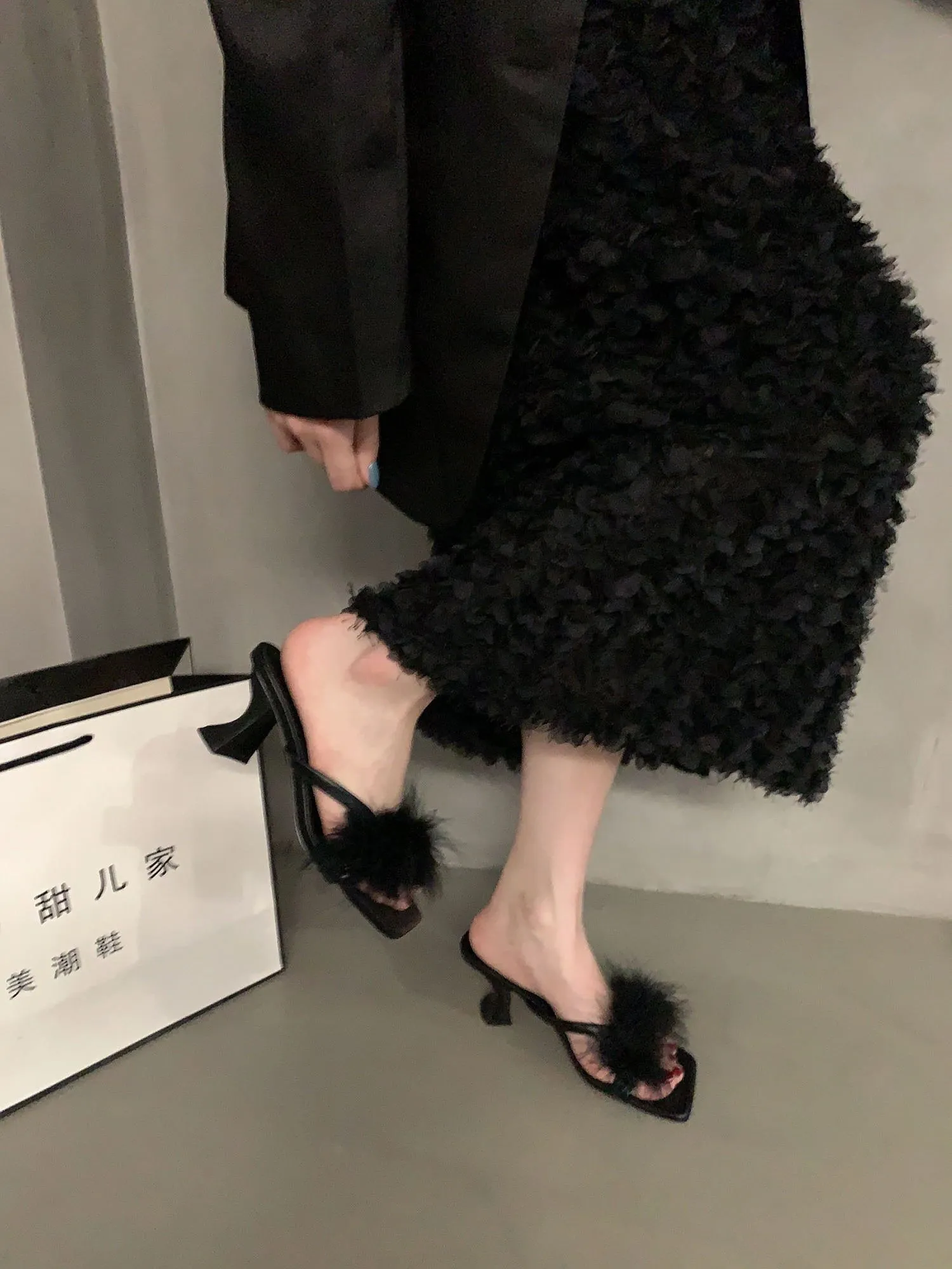 Fluffy Feather Kitten Heel, Split Toe Low Slipper Heel, Cute Open Toe Sandals, Square Toe Heels, Fuzzy Pink Black White Curved Heel